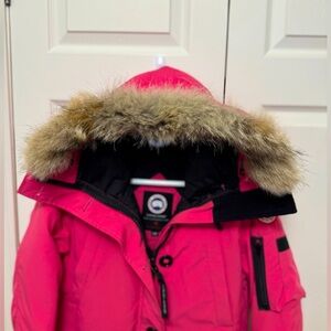 Almost BRAND NEW CANADA GOOSE WINTER JACKET